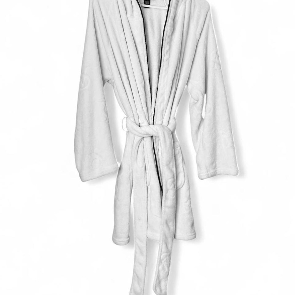 Victoria's‎ Secret Fluffy White Robe With Black Trim